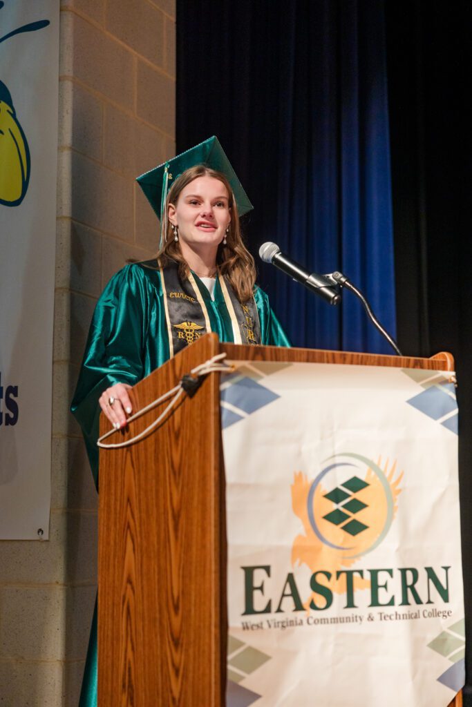Photo of Lillian Callaway at podium.